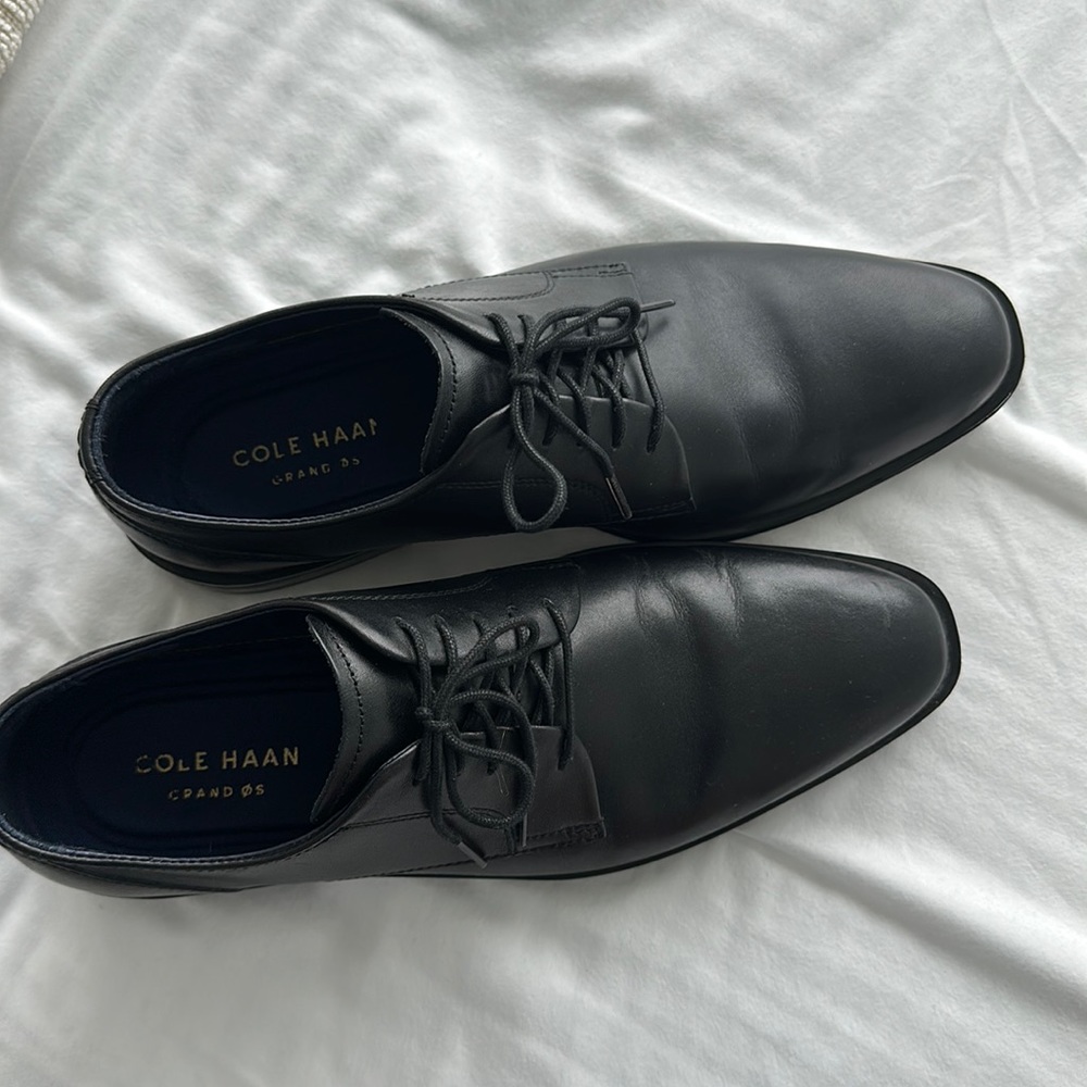 Men’s black Cole Haan derby’s